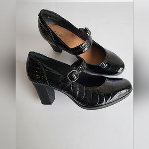 Clarks Mary Jane heels